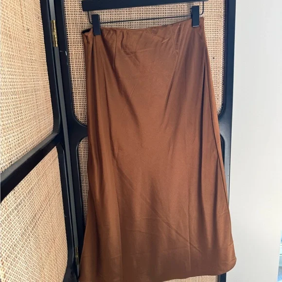 The Layton Midi Slip Skirt in Satin - Picture 4 of 7